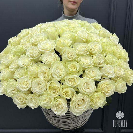 Композиция  из 101 белой розы в корзине