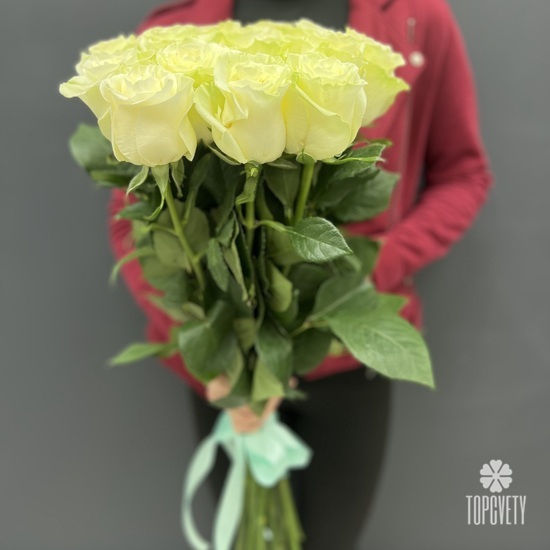 Букет из 15 белых роз Мондиаль 70см