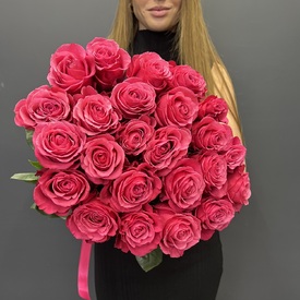 Букет из 25 розовых роз Черри О 50см
