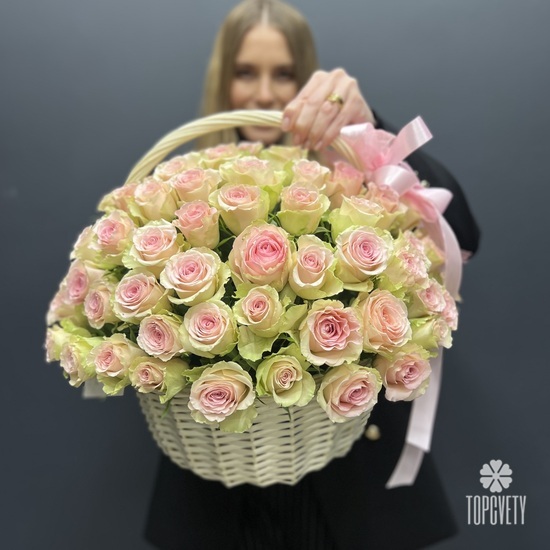Композиция из 101 розовых роз в корзине																											