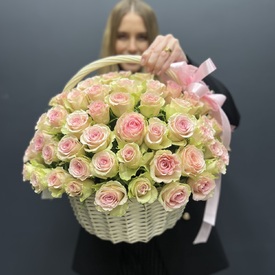 Композиция из 101 розовых роз в корзине																											