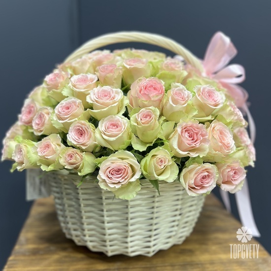 Композиция из 101 розовых роз в корзине																											