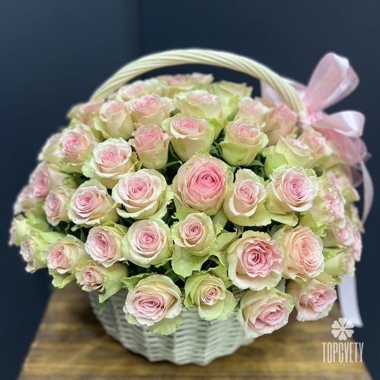 Композиция из 101 розовых роз в корзине																											