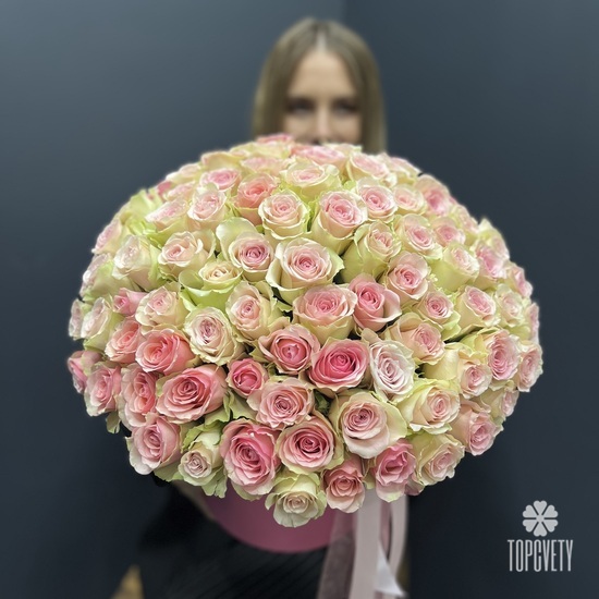 Композиция из 101 розовой розы в коробке