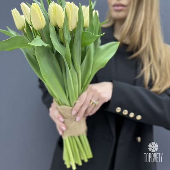 Букет из 25 желтых тюльпанов