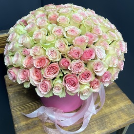 Композиция  из 151 розовой розы в коробке