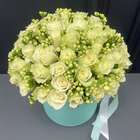 Композиция из  51 розы в шляпной коробке 