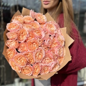 Букет из 19 английской кустовой розы 50см