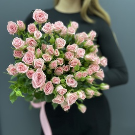 Букет из 13 кустовых роз 50см