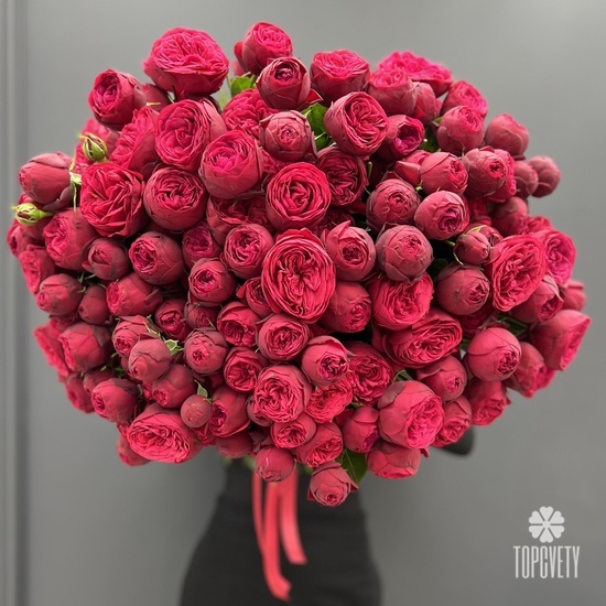 Букет из 35 пионовидных кустовых роз 