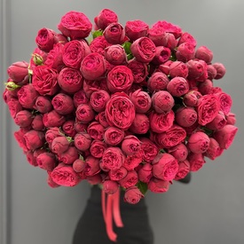 Букет из 35 пионовидных кустовых роз 
