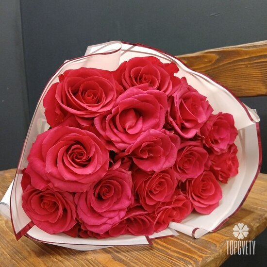 Букет из 15 розовых роз Готча 50см 