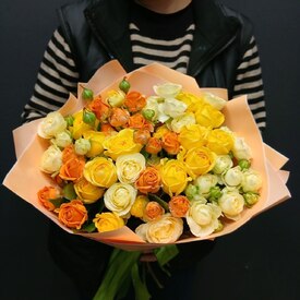 Букет из 25 кустовых пионовидных роз 50см