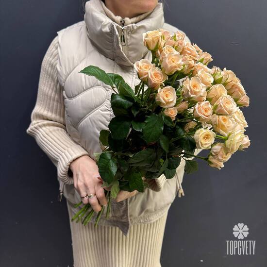 Букет из 11 кремовых кустовых роз 50см