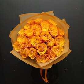 Букет из 25 оранжевых роз Кения 35см