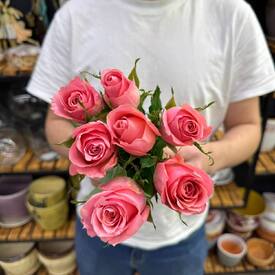 Букет из 7 розовых роз Кения 35см