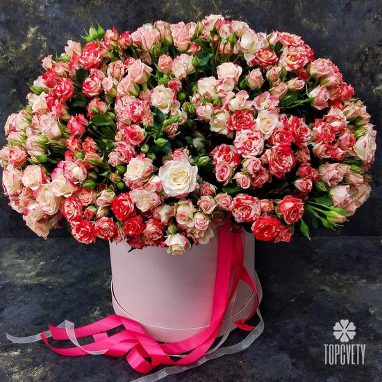 Композиция из 75 кустовых роз в коробке
