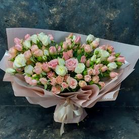 Букет из 25 кустовых роз 50см