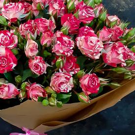 Букет из 15 кустовых роз 50см
