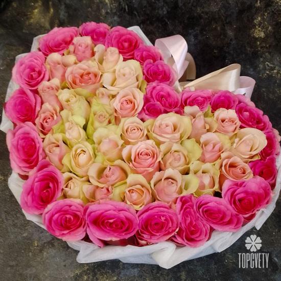 Композиция из 51 розовой розы в виде сердца 