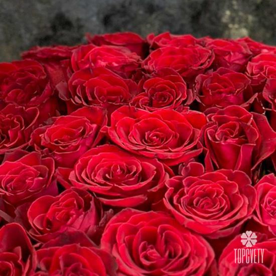 Композиция из 101 красной розы в корзине