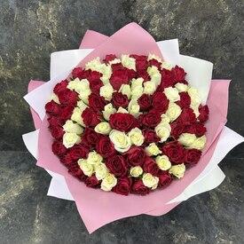 Букет из 101 белых и красных роз 40см