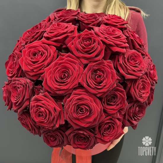 Композиция из 51 красная роза в коробке