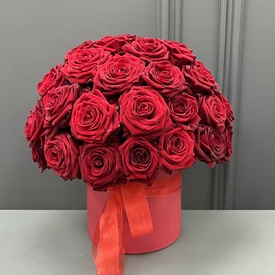 Композиция из 51 красная роза в коробке