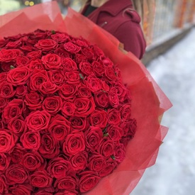Букет из 131 красной розы Гран При 50см
