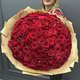 Букет из 151 красной розы Ред Наоми 70см