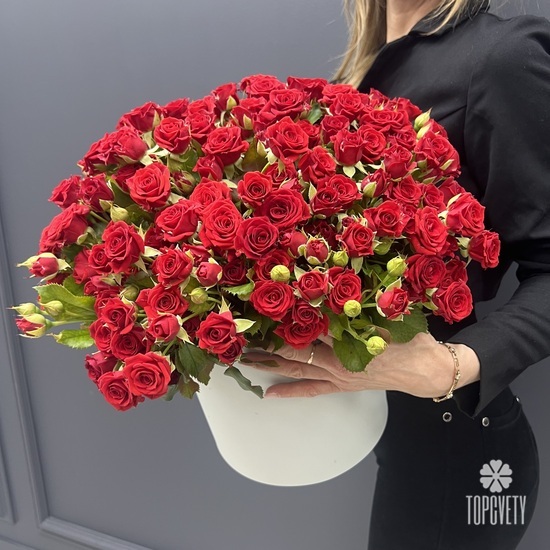 Композиция из 51 кустовой розы в коробке