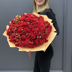 Букет из 101 красной кустовой розы  40см