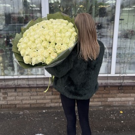 Букет из 101 белой розы Мондиаль 70см