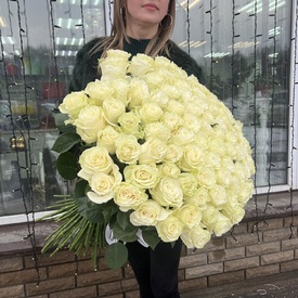 Букет из 101 белой розы Мондиаль 80см