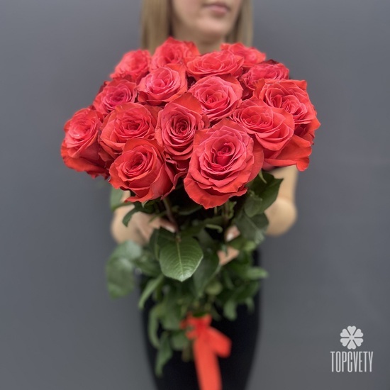 Букет из 15 красных роз  Альтамира 70см