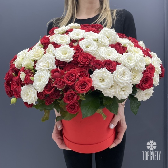 Композиция из 101 кустовой розы микс в коробке