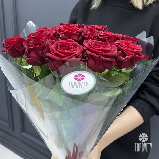 Букет из 25 красных роз Ред Наоми 70см